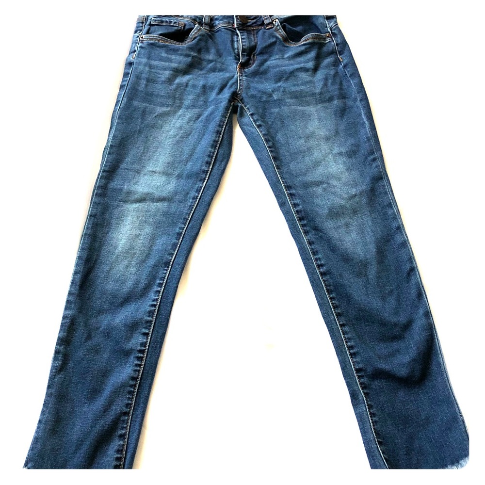 DARK WASH ~ SKINNY CAPRIS